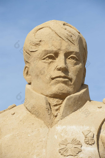 沙子<strong>雕塑</strong>皇帝拿破仑蓝色的天空