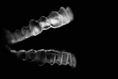 看不见的牙科牙齿括号牙塑料牙套由金马