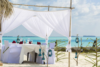 美丽的婚礼设置海滩