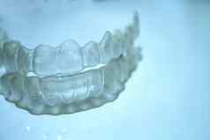 透明的牙科口腔正畸学正确的牙科对齐