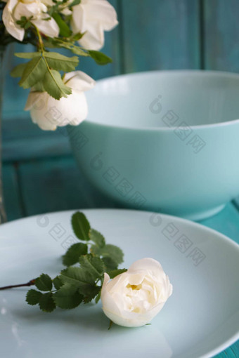 浪漫的表格设置花束玫瑰餐具假期蒂尔表格浪漫的婚礼周年纪念日