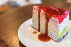 彩虹绉蛋糕草莓酱汁