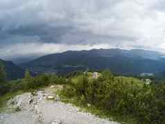 美丽的视图景观白云石山脉moutains格力森林小房子谷南提洛尔意大利阿尔卑斯捕获行动相机天气雨