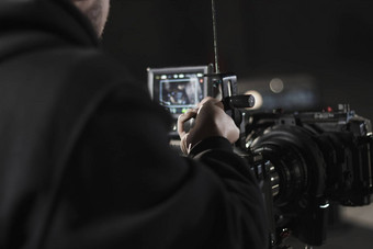 专业电视录像制作人持有相机安装容易钻井平台电视录像制作人替身为设备帮助使高质量视频摇晃