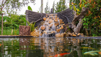鱼池塘瀑布喷泉花园瀑布景观
