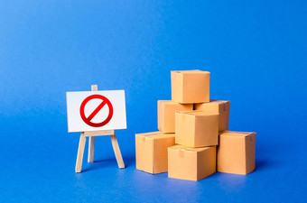堆栈桩纸板盒子标志站红色的象征限制<strong>进口</strong>货物专有的业务但贸易战争没有能力出售产品禁止<strong>进口</strong>