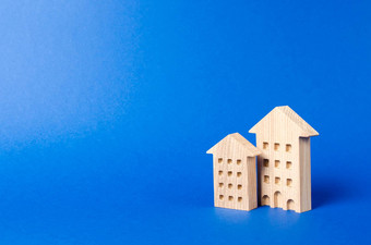 住宅建筑小雕像站蓝色的背景概念购买销售真正的房地产租搜索公寓房子负担得起的住房信贷贷款的地方文本