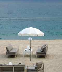 戛纳白色伞海滩