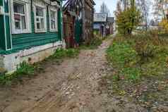 人行道上省俄罗斯城市可怜的条件