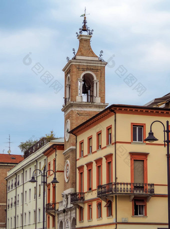 里米尼古老的时钟塔