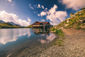 美丽的火山巴利亚湖<strong>高高</strong>度fagaras山