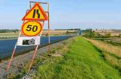 速度限制路标志高速公路