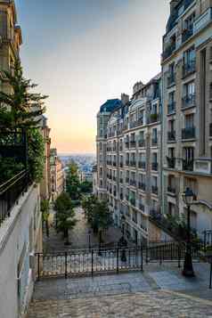 蒙马特区巴黎早....蒙马特楼梯