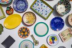 集合色彩斑斓的葡萄牙语陶瓷陶器当地的工艺
