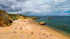 沙滩上dona安娜海滩绿松石海水悬崖portug