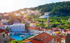 色彩斑斓的风景地中海小镇哪里著名的旅行的地方