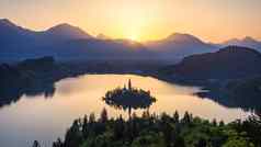 湖流血斯洛文尼亚美丽的山流血湖小模拟