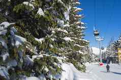 滑雪跑道高山度假胜地电缆车电梯
