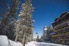 滑雪跑道高山度假胜地电缆车电梯