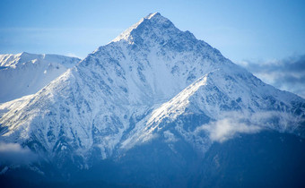 雪山峰天山山