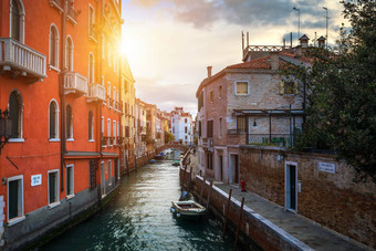 视图街运河威尼斯意大利色彩斑斓的外墙