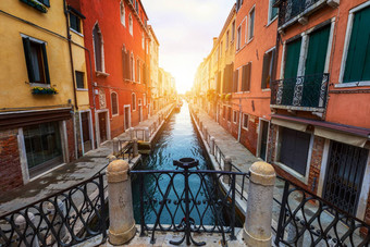 视图街运河<strong>威尼斯</strong>意大利色彩斑斓的外墙