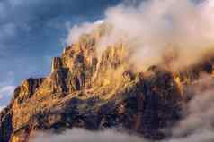 高山景观基督山antelao山峰白云石山脉斜体字