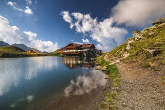 巴利亚冰川湖transfagarasan路全景视图