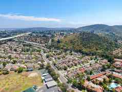 空中视图中间类社区公寓社区住宅房子南加州