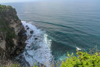 视图Uluwatu悬崖展馆蓝色的海<strong>巴厘岛</strong>印尼美丽的<strong>风景</strong>普拉崇高Uluwatu寺庙色彩斑斓的花前景一天<strong>风景</strong>优美的沿海景观高悬崖