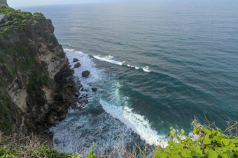 视图Uluwatu悬崖展馆蓝色的海<strong>巴厘岛</strong>印尼美丽的<strong>风景</strong>普拉崇高Uluwatu寺庙色彩斑斓的花前景一天<strong>风景</strong>优美的沿海景观高悬崖