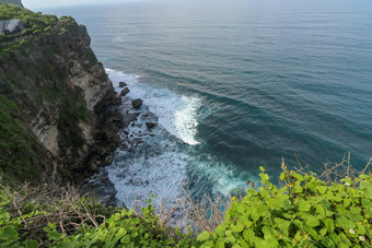 视图Uluwatu悬崖展馆蓝色的海<strong>巴厘岛</strong>印尼美丽的<strong>风景</strong>普拉崇高Uluwatu寺庙色彩斑斓的花前景一天<strong>风景</strong>优美的沿海景观高悬崖