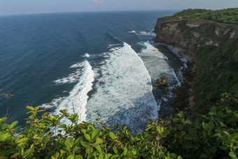 视图Uluwatu悬崖展馆蓝色的海<strong>巴厘岛</strong>印尼美丽的<strong>风景</strong>普拉崇高Uluwatu寺庙色彩斑斓的花前景一天<strong>风景</strong>优美的沿海景观高悬崖