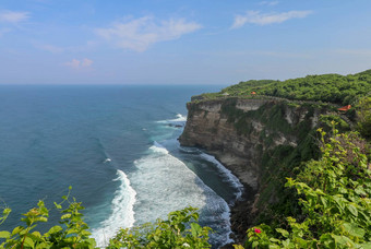 视图Uluwatu悬崖展馆蓝色的海<strong>巴厘岛</strong>印尼美丽的<strong>风景</strong>普拉崇高Uluwatu寺庙色彩斑斓的花前景一天<strong>风景</strong>优美的沿海景观高悬崖