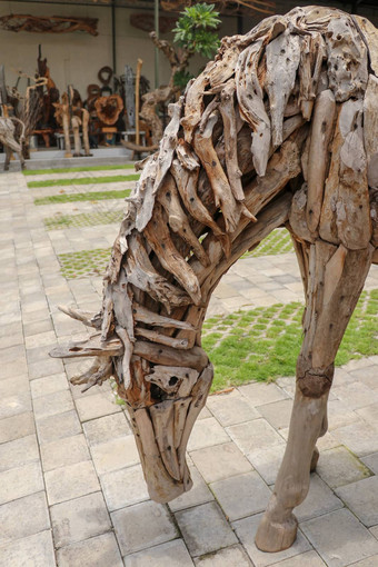 木雕像马艺术工作巴厘岛的艺术家木