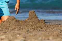 男孩使城堡沙子海岸海滩夏天海滩