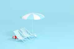遮阳伞海滩椅子蓝色的背景呈现