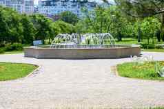 美丽的小喷泉城市公园螺母格罗夫阿纳帕俄罗斯
