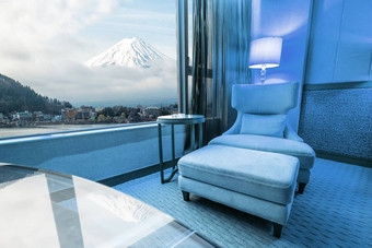 修整沙发生活房间富士山背景