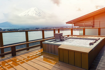 日本开放空气热水疗中心温泉视图山富士