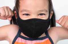 肖像亚洲孩子女孩穿面部面具保护空气污染病毒疫情白色背景健康护理概念