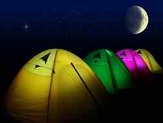色彩斑斓的帐篷发光晚上天空月亮完整的星星户外生活方式野营集团朋友