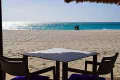 惊人的视图浪漫的用一口塔拉度假胜地鹰海滩东部一边阿鲁巴岛棕榈树白色海滩雨伞云美丽的白色沙子