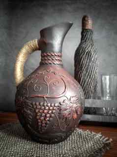 陶瓷酒壶使红色的粘土