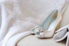 优雅的新娘鞋子