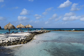 阿鲁巴岛文艺复兴时期的岛加勒比海阳光明媚的海滩白色沙子<strong>椰子棕榈</strong>树绿松石海夏天假期热带海滩粉红色的火烈鸟