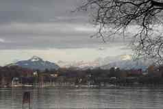 日内瓦瑞士经典视图著名的水喷泉日内瓦湖象征日内瓦美丽的浪漫的风景瑞士城市