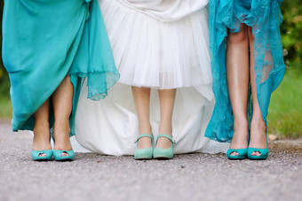 新娘伴娘显示鞋子