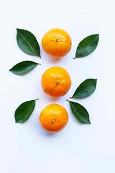 橙色水果叶子孤立的白色背景