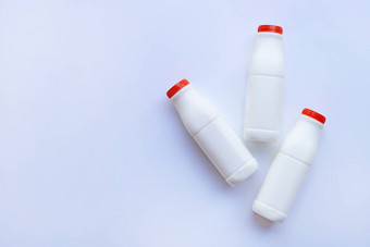 牛奶瓶白色背景